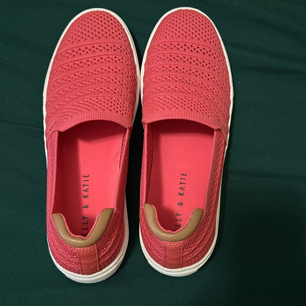 Kelly and Katie slip on shoes!
